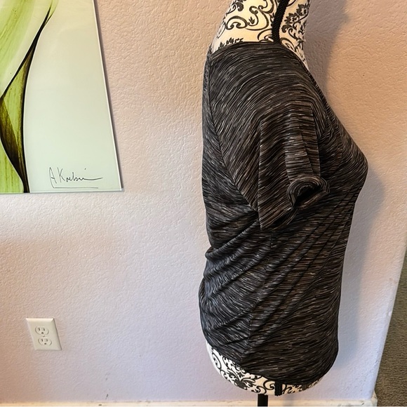 Must bundle Women’s athletic workout shirt size medium - Picture 2 of 5